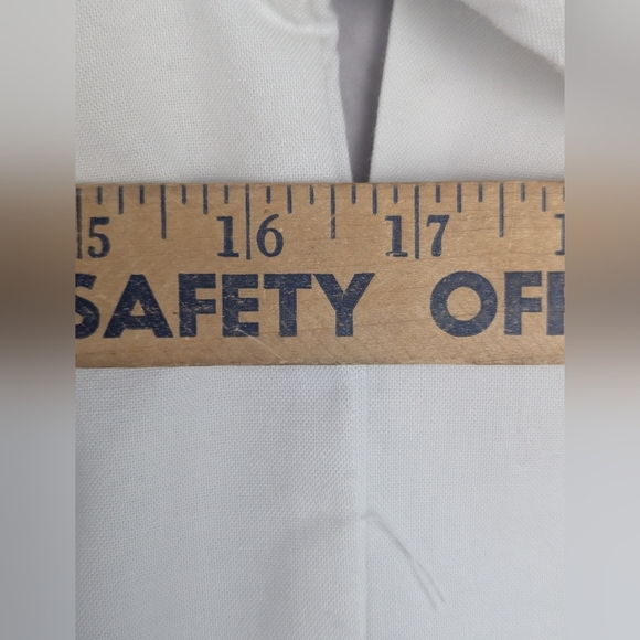 Izod Size 12 Youth Button Down Oxford In White - Picture 10 of 10